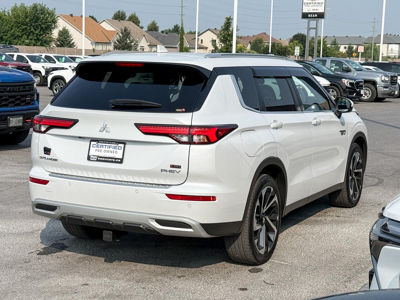 2023 Mitsubishi Outlander Plug-In Hybrid SEL 2.4L 4 CYL WITH REMOTE START/ENTRY, HEATED SEATS, HEATED STEERING WHEEL, SUNROOF, LEATHER SEATS, POWER LIFTGATE, BOSE SOUND SYSTEM, APPLE CARPLAY AND ANDROID AUTO Photo