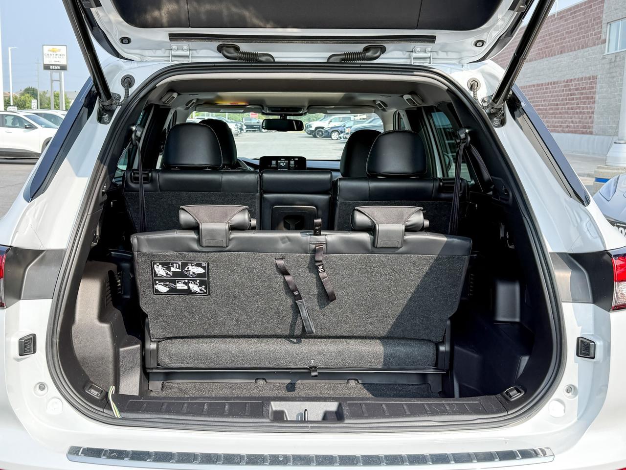2023 Mitsubishi Outlander Plug-In Hybrid SEL 2.4L 4 CYL WITH REMOTE START/ENTRY, HEATED SEATS, HEATED STEERING WHEEL, SUNROOF, LEATHER SEATS, POWER LIFTGATE, BOSE SOUND SYSTEM, APPLE CARPLAY AND ANDROID AUTO Photo