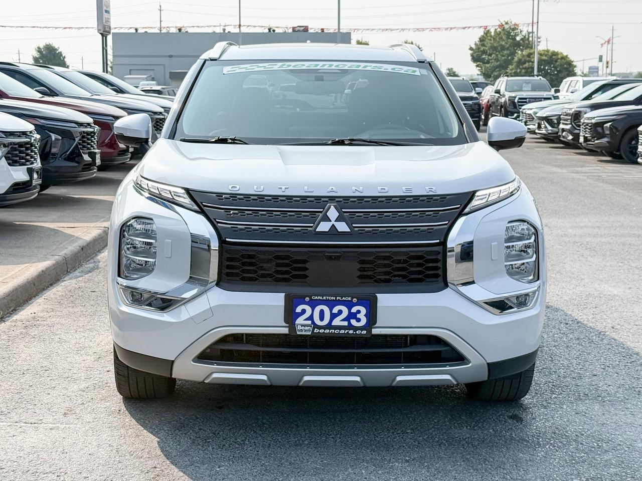 2023 Mitsubishi Outlander Plug-In Hybrid SEL 2.4L 4 CYL WITH REMOTE START/ENTRY, HEATED SEATS, HEATED STEERING WHEEL, SUNROOF, LEATHER SEATS, POWER LIFTGATE, BOSE SOUND SYSTEM, APPLE CARPLAY AND ANDROID AUTO Photo