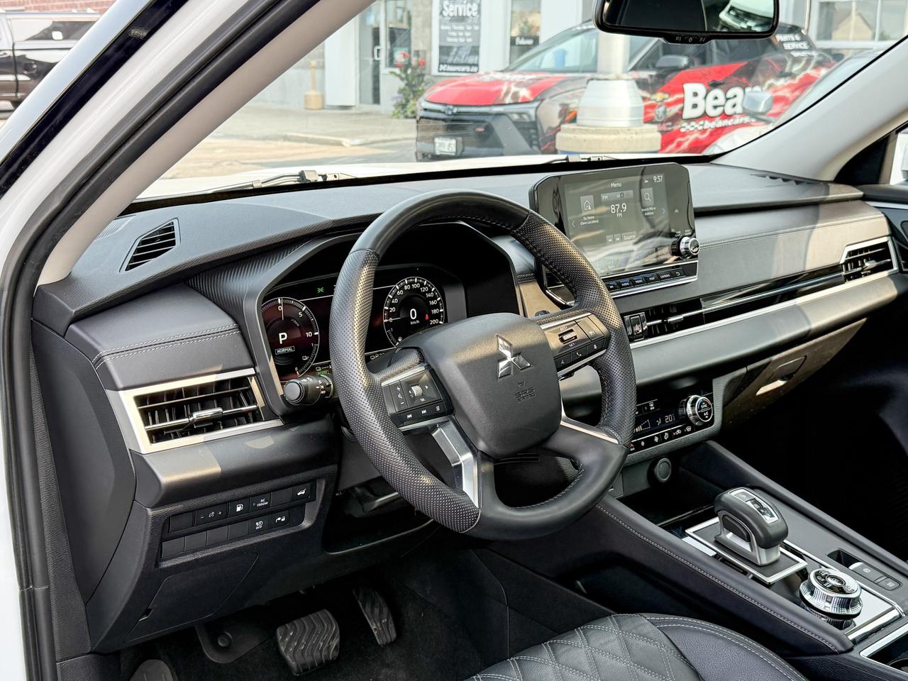2023 Mitsubishi Outlander Plug-In Hybrid SEL 2.4L 4 CYL WITH REMOTE START/ENTRY, HEATED SEATS, HEATED STEERING WHEEL, SUNROOF, LEATHER SEATS, POWER LIFTGATE, BOSE SOUND SYSTEM, APPLE CARPLAY AND ANDROID AUTO Photo