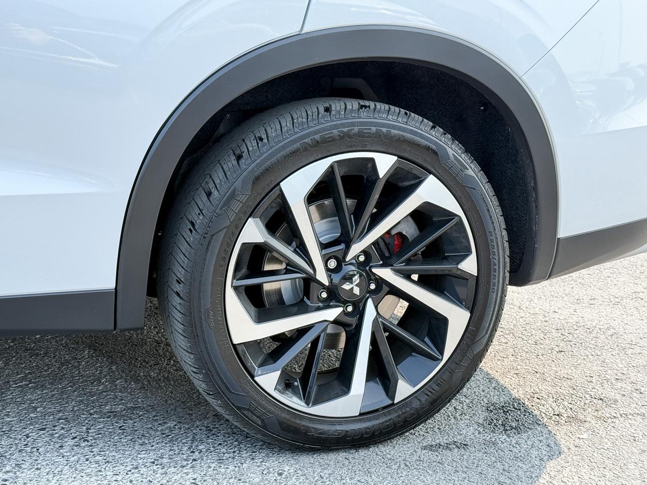 2023 Mitsubishi Outlander Plug-In Hybrid SEL 2.4L 4 CYL WITH REMOTE START/ENTRY, HEATED SEATS, HEATED STEERING WHEEL, SUNROOF, LEATHER SEATS, POWER LIFTGATE, BOSE SOUND SYSTEM, APPLE CARPLAY AND ANDROID AUTO Photo