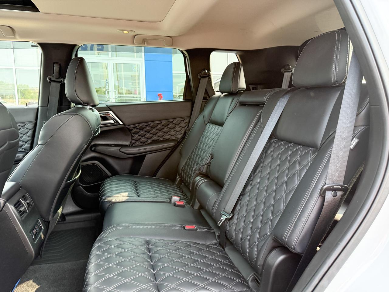 2023 Mitsubishi Outlander Plug-In Hybrid SEL 2.4L 4 CYL WITH REMOTE START/ENTRY, HEATED SEATS, HEATED STEERING WHEEL, SUNROOF, LEATHER SEATS, POWER LIFTGATE, BOSE SOUND SYSTEM, APPLE CARPLAY AND ANDROID AUTO Photo