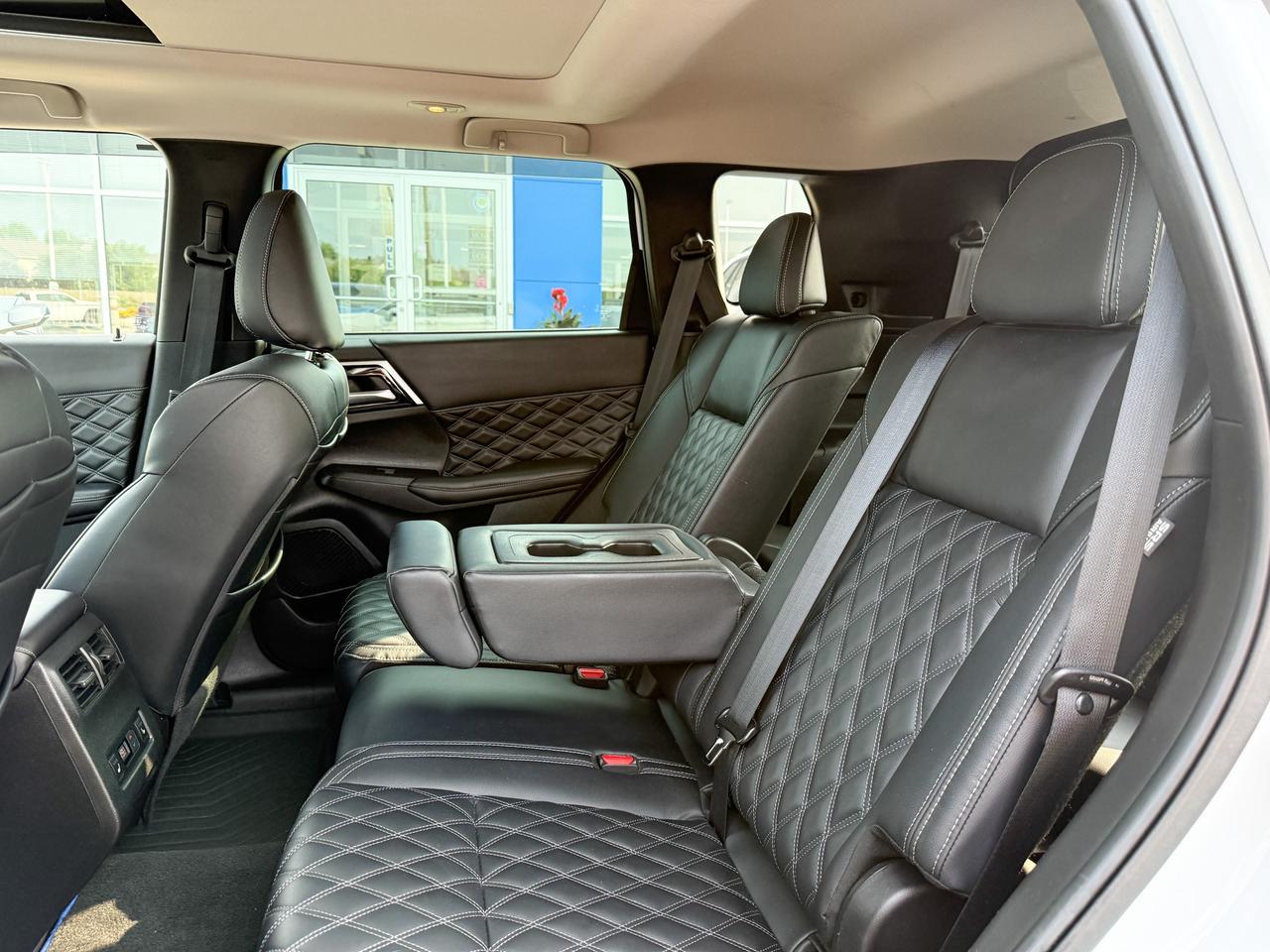 2023 Mitsubishi Outlander Plug-In Hybrid SEL 2.4L 4 CYL WITH REMOTE START/ENTRY, HEATED SEATS, HEATED STEERING WHEEL, SUNROOF, LEATHER SEATS, POWER LIFTGATE, BOSE SOUND SYSTEM, APPLE CARPLAY AND ANDROID AUTO Photo