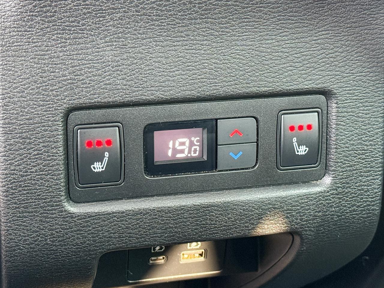 2023 Mitsubishi Outlander Plug-In Hybrid SEL 2.4L 4 CYL WITH REMOTE START/ENTRY, HEATED SEATS, HEATED STEERING WHEEL, SUNROOF, LEATHER SEATS, POWER LIFTGATE, BOSE SOUND SYSTEM, APPLE CARPLAY AND ANDROID AUTO Photo