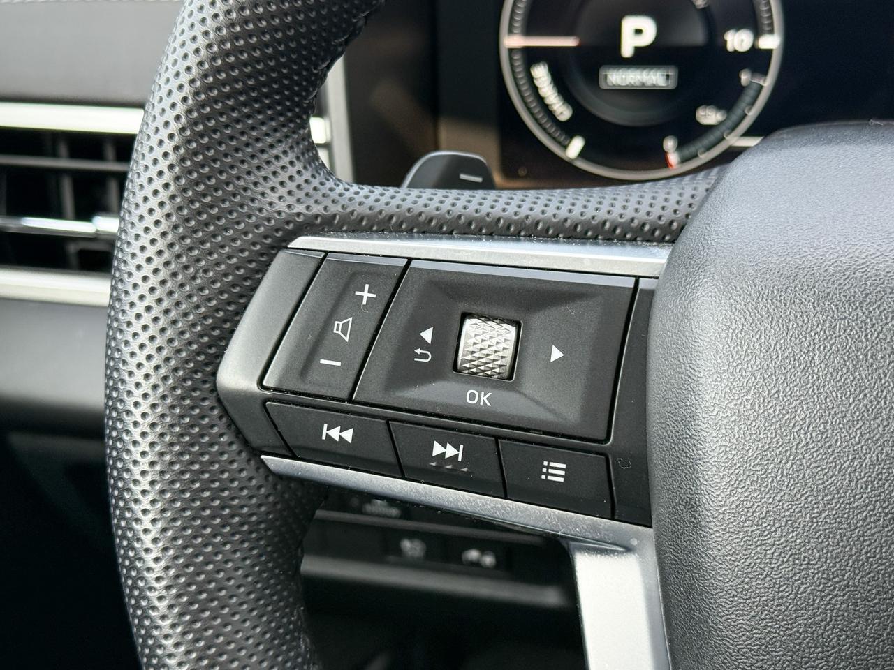 2023 Mitsubishi Outlander Plug-In Hybrid SEL 2.4L 4 CYL WITH REMOTE START/ENTRY, HEATED SEATS, HEATED STEERING WHEEL, SUNROOF, LEATHER SEATS, POWER LIFTGATE, BOSE SOUND SYSTEM, APPLE CARPLAY AND ANDROID AUTO Photo