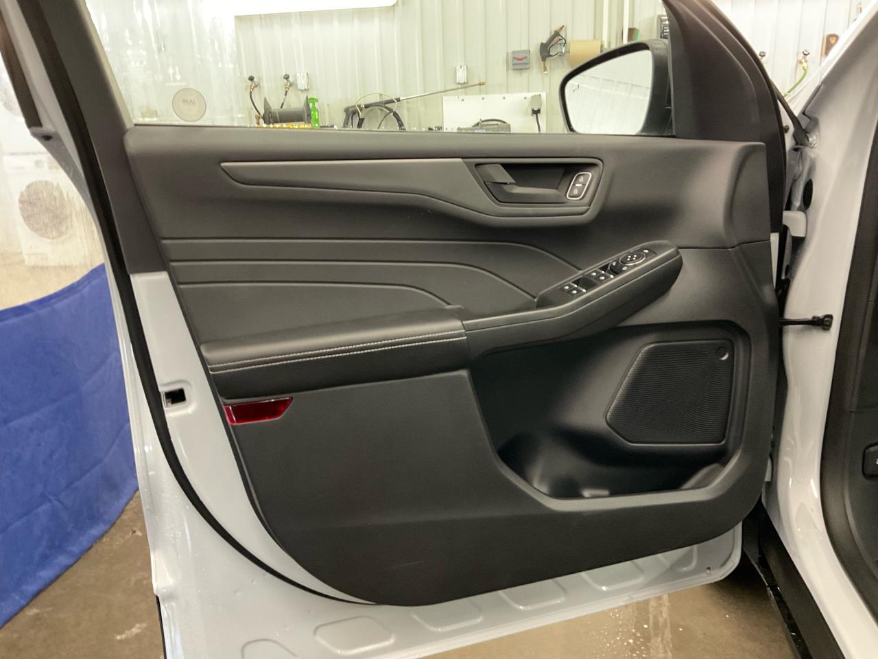 2025 Ford Escape Active Photo5