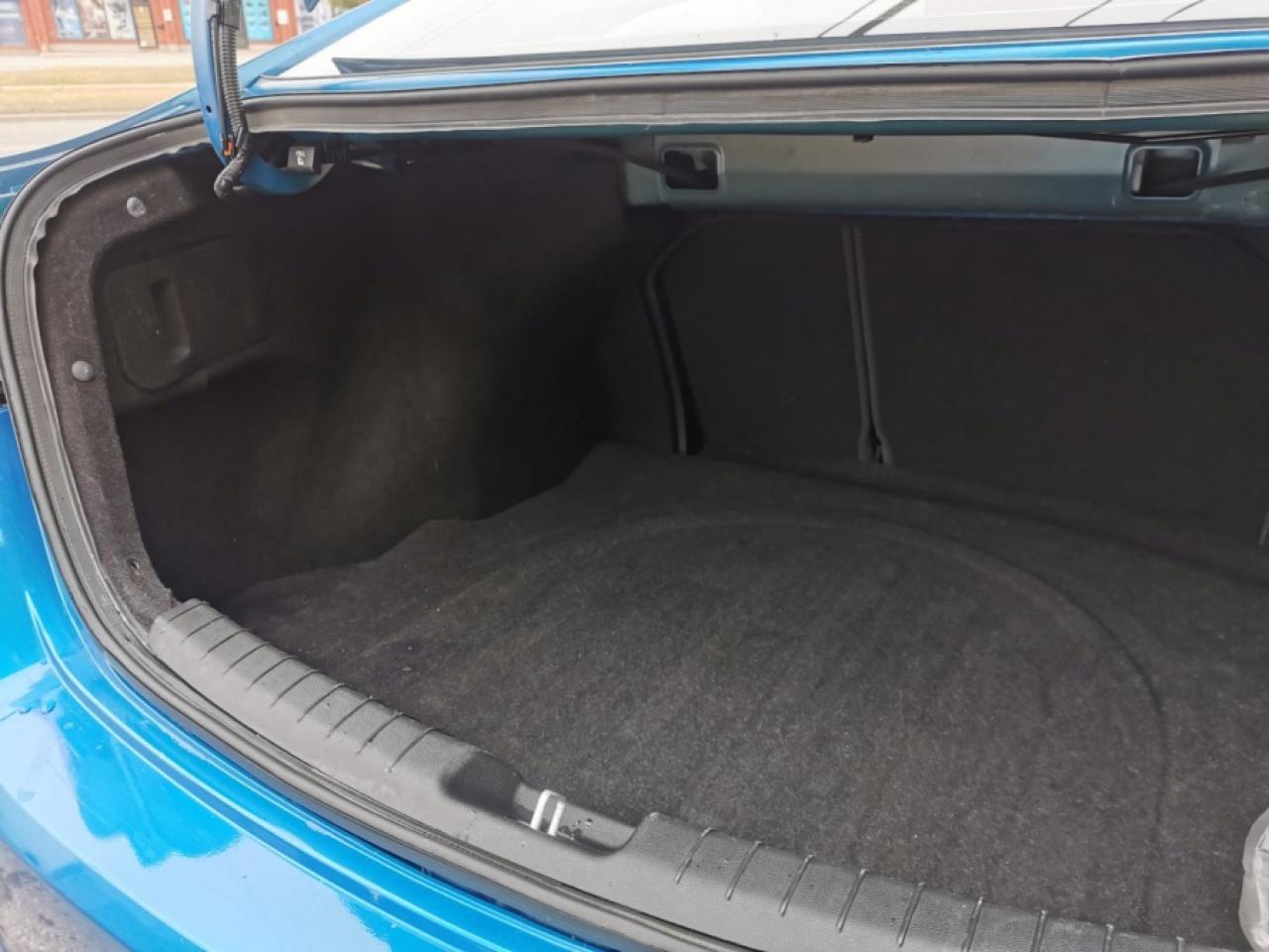 2018 Hyundai Elantra SEL * SUNROOF *PRICE TO SELL NICE BLUE - Photo #12