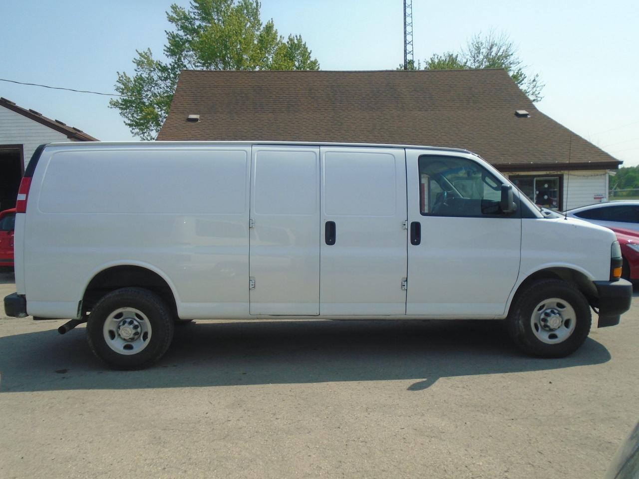 Used 2018 Chevrolet Express 2500 Extended G2500 RWD 155 for sale in Fenwick, ON