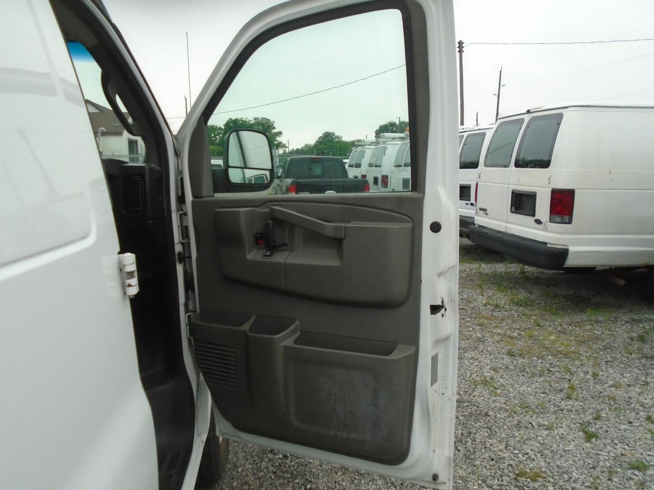 2018 Chevrolet Express 2500 Extended G2500 RWD 155 - Photo #11