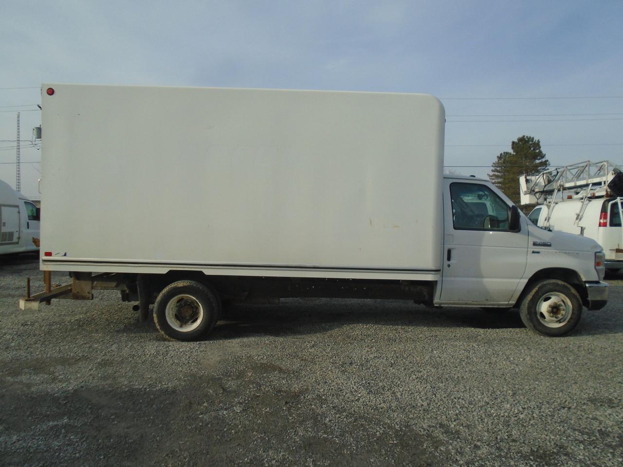 2018 Ford E-Series Cutaway E-450 DRW 176 WB - Photo #1