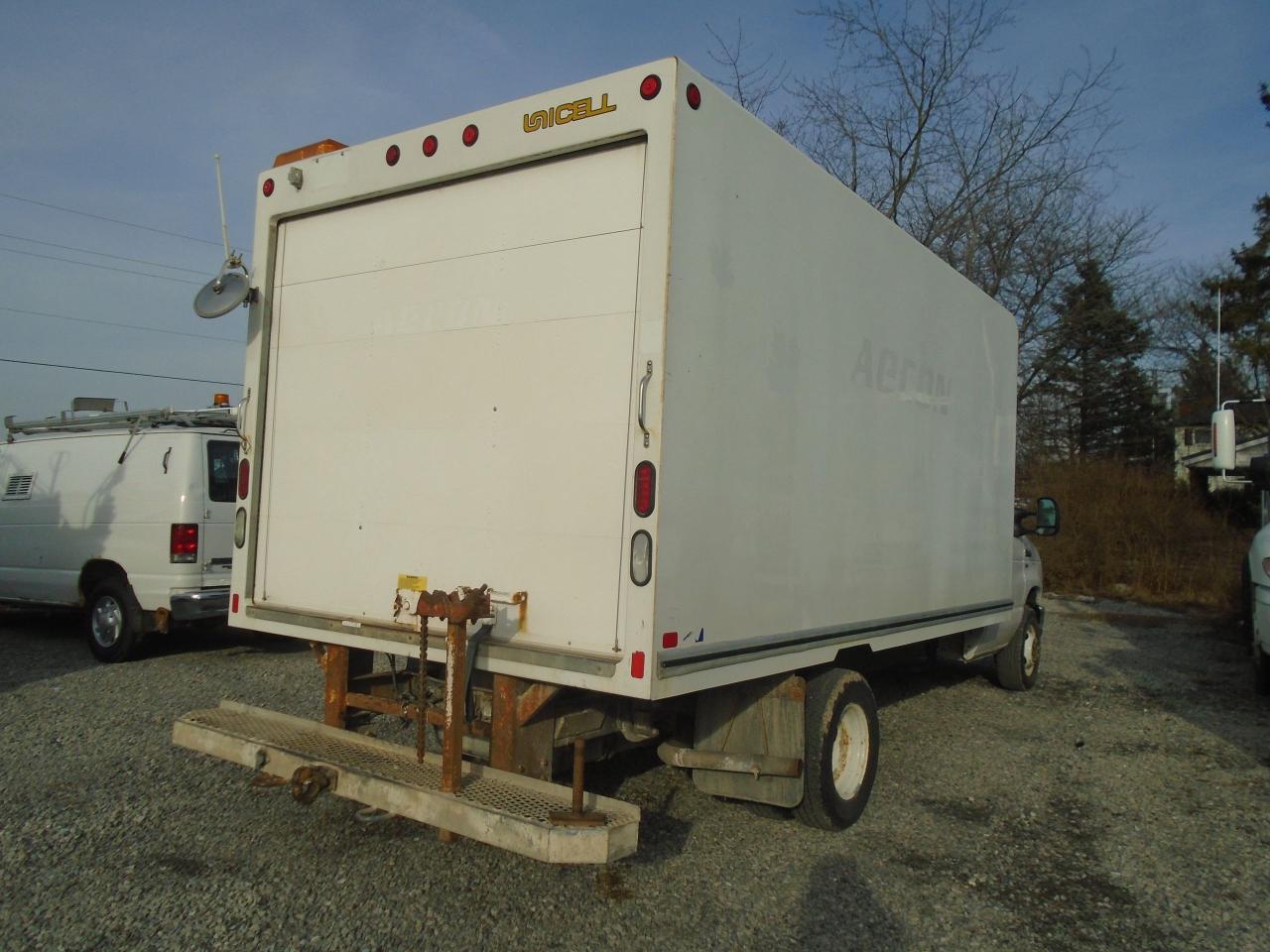 2018 Ford E-Series Cutaway E-450 DRW 176 WB - Photo #8