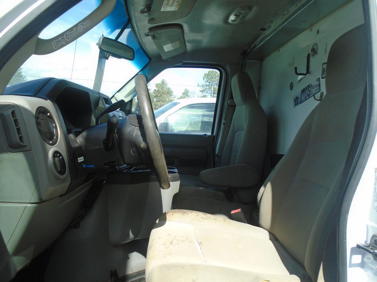 2018 Ford E-Series Cutaway E-450 DRW 176 WB - Photo #11