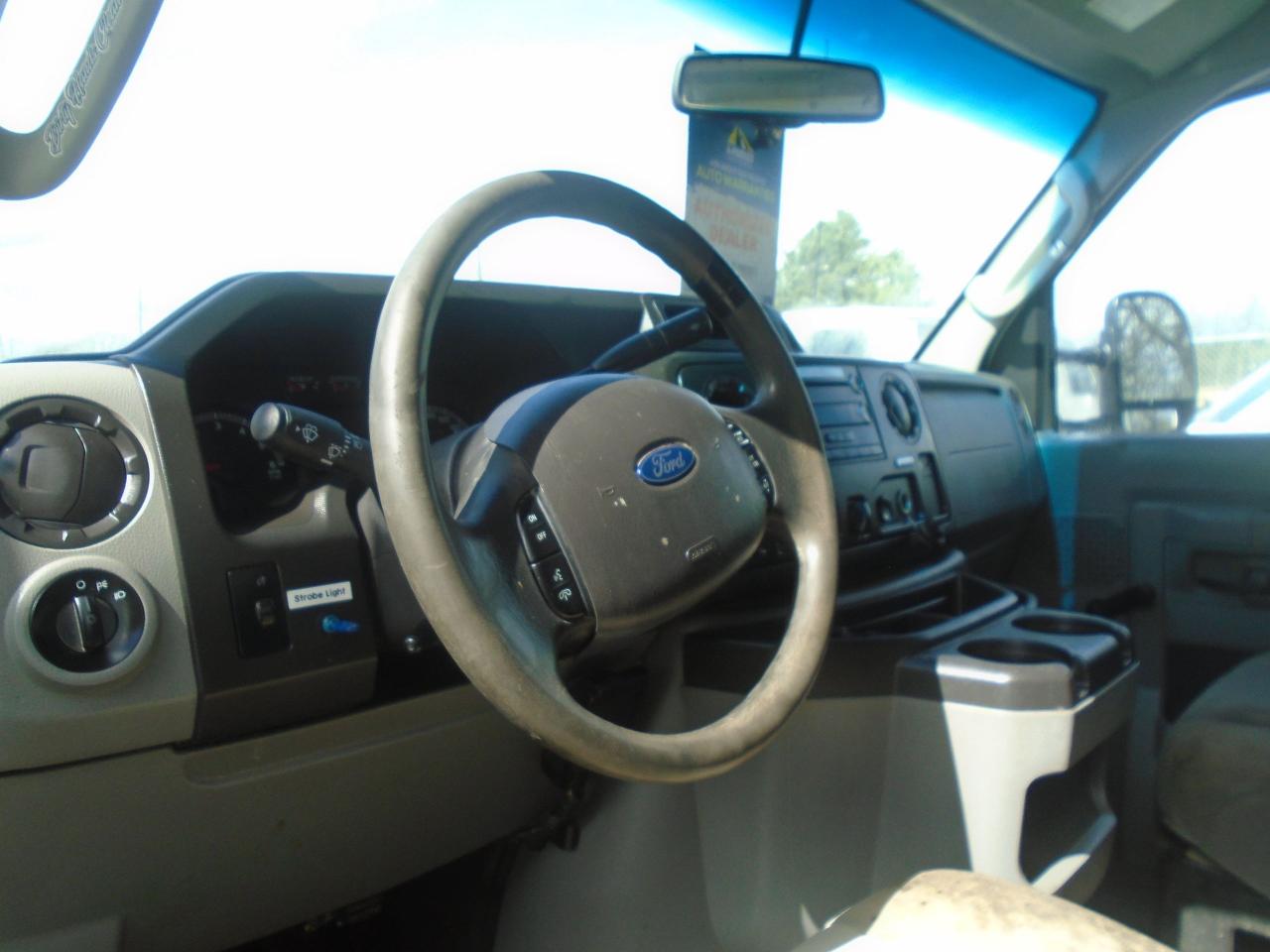 2018 Ford E-Series Cutaway E-450 DRW 176 WB - Photo #13