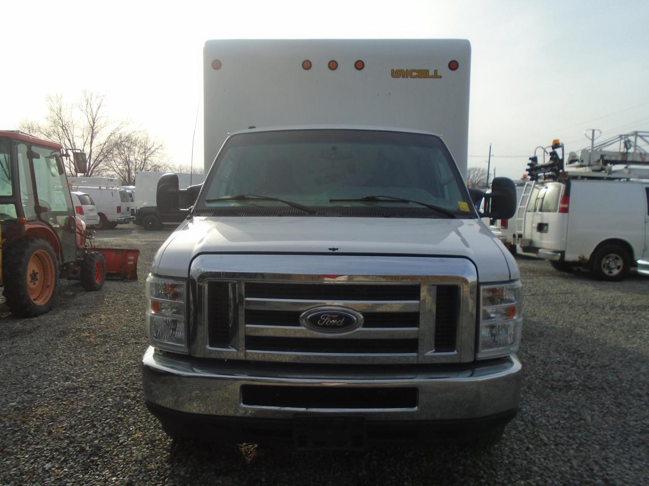 2018 Ford E-Series Cutaway E-450 DRW 176 WB Photo2