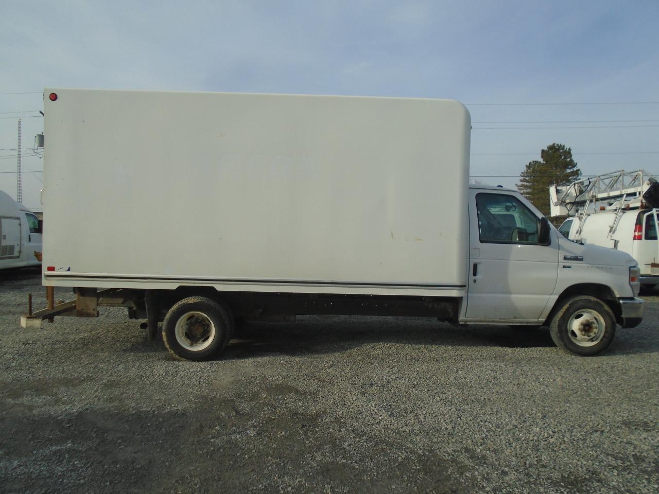 2018 Ford E-Series Cutaway E-450 DRW 176 WB - Photo #1