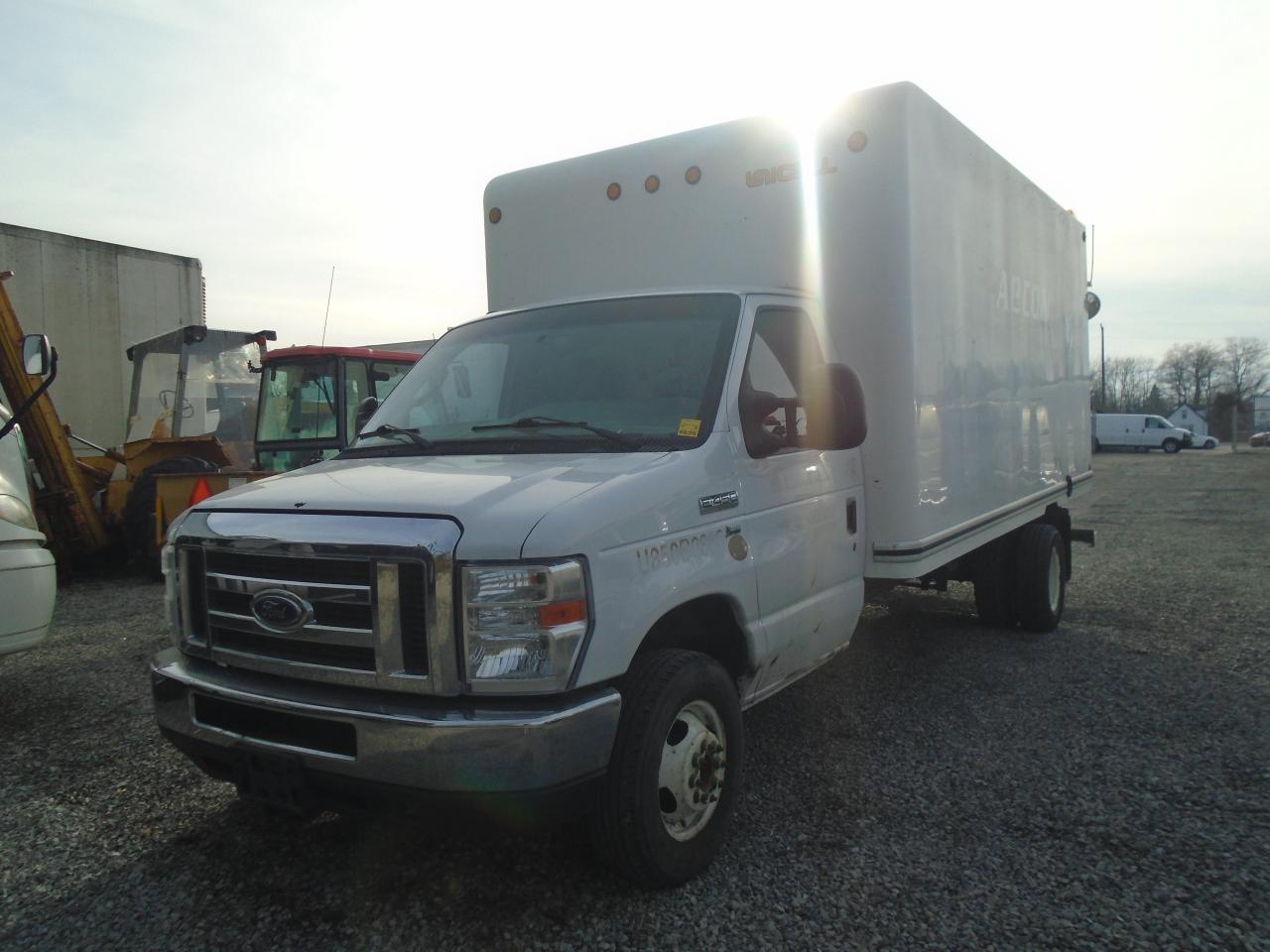 2018 Ford E-Series Cutaway E-450 DRW 176 WB - Photo #2