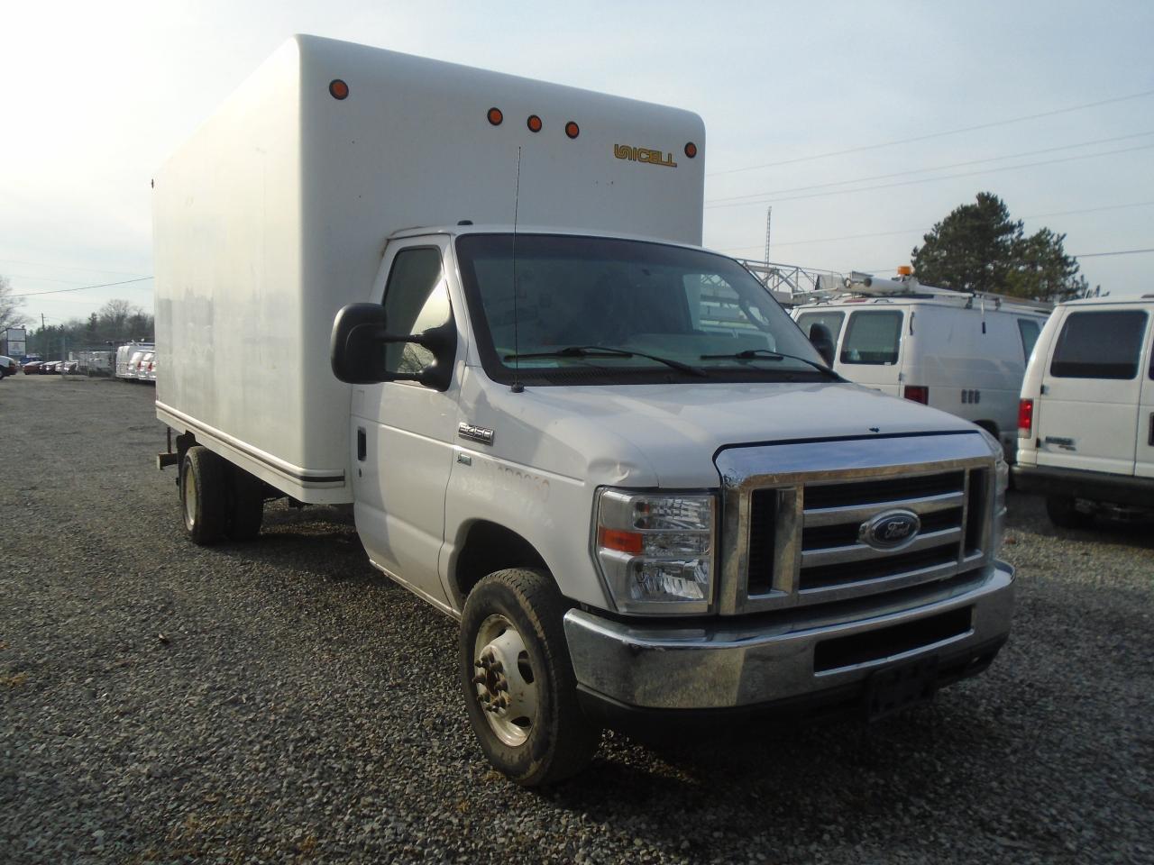 2018 Ford E-Series Cutaway E-450 DRW 176 WB Photo3