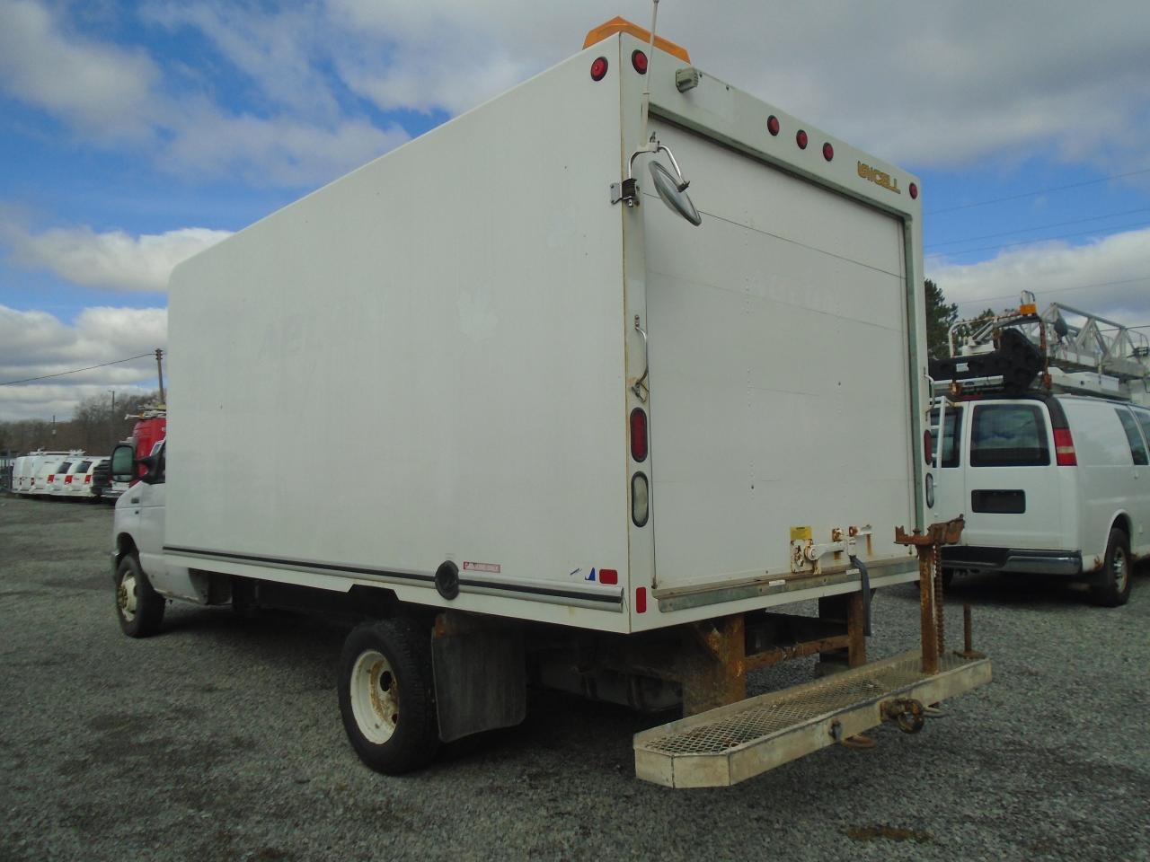 2018 Ford E-Series Cutaway E-450 DRW 176 WB - Photo #6