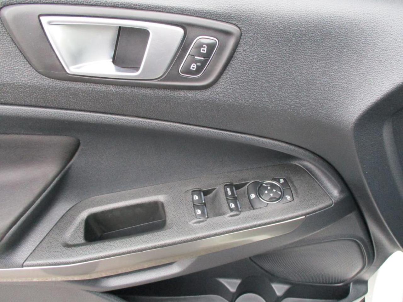 2018 Ford EcoSport SE AWD Photo9
