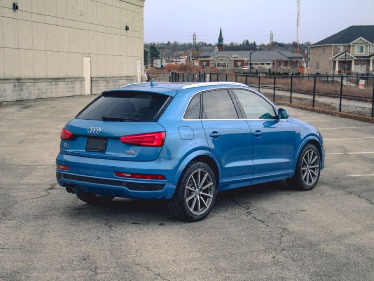 2016 Audi Q3 2.0T Technik S-Line  **S LINE - PANO ROOF** Photo4