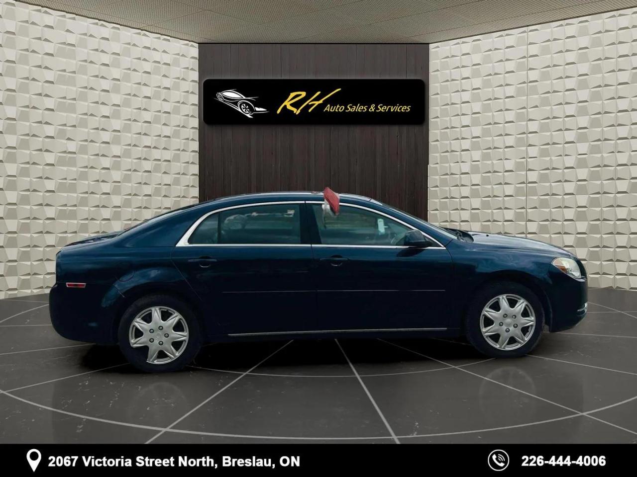 2010 Chevrolet Malibu  - Photo #2