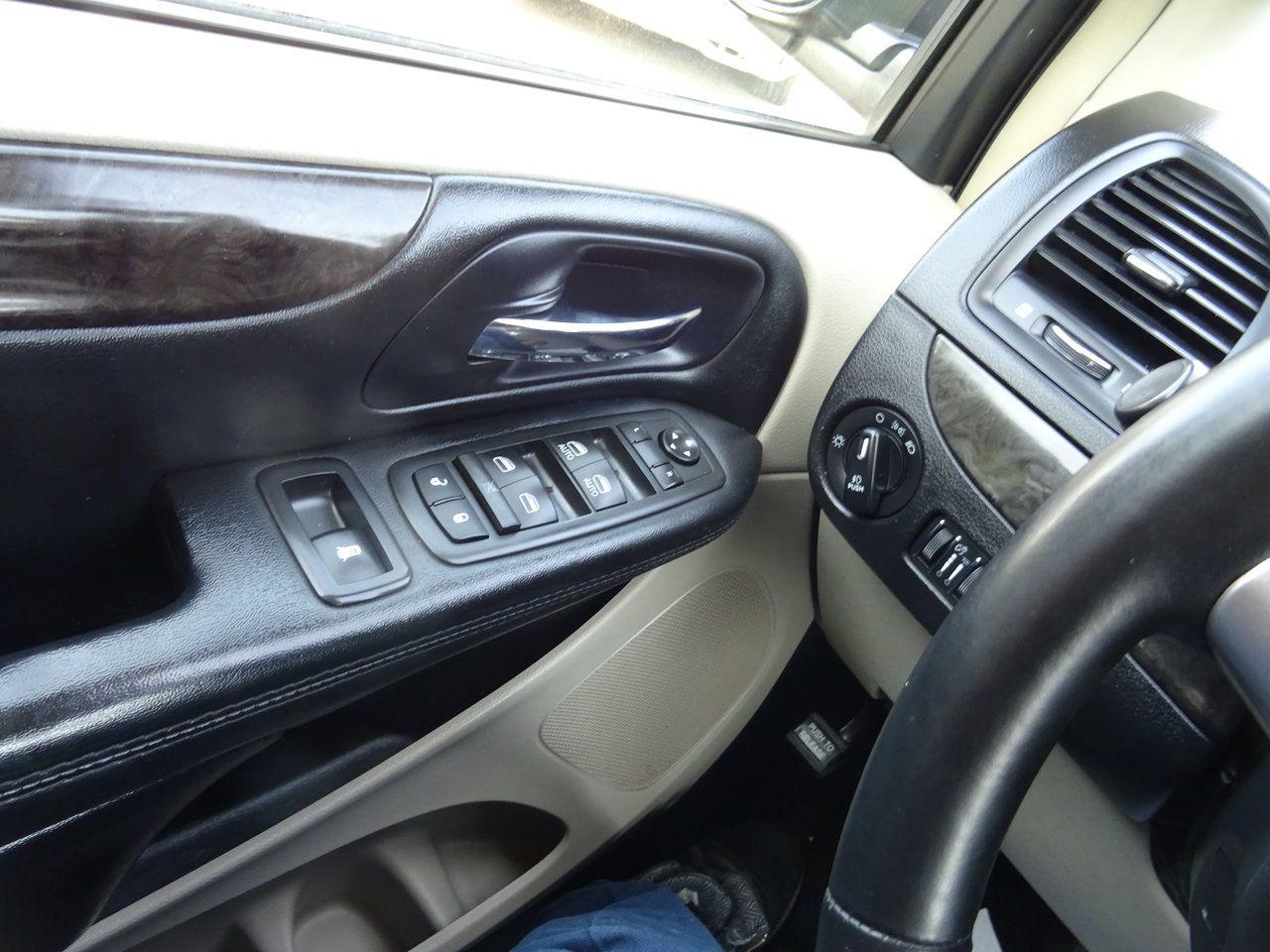 2016 Dodge Grand Caravan Crew - Photo #16