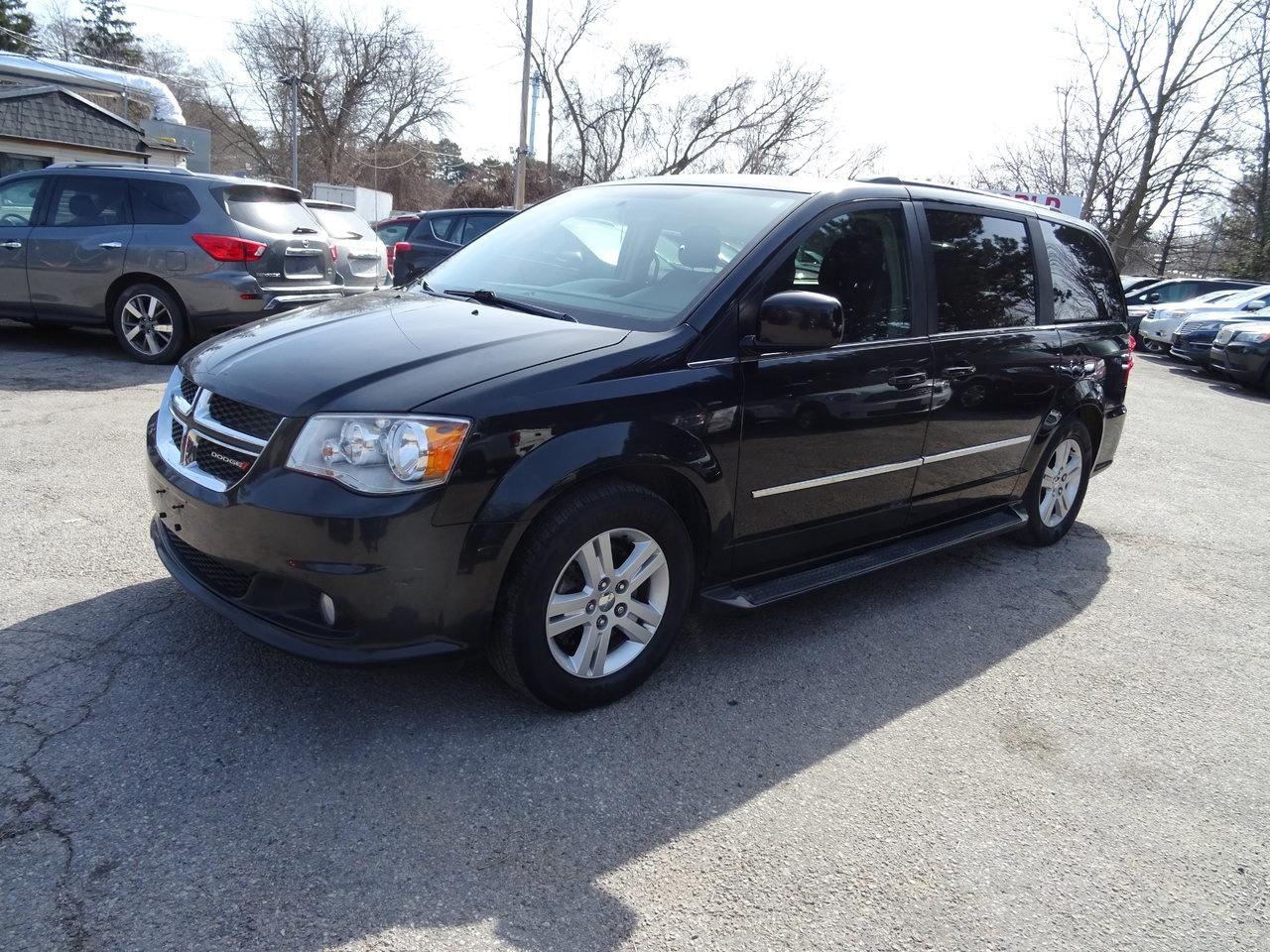 2016 Dodge Grand Caravan Crew - Photo #2
