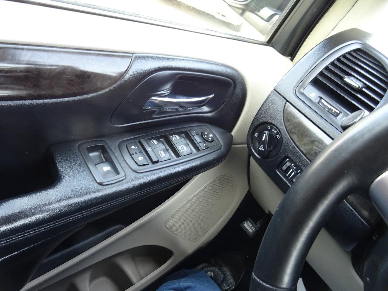 2016 Dodge Grand Caravan Crew - Photo #16
