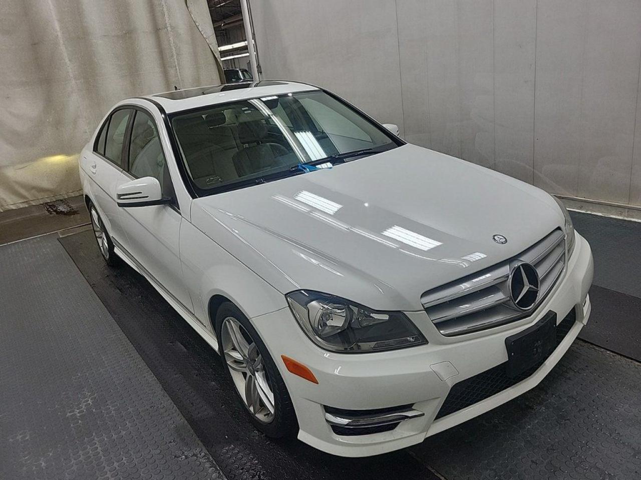 Used 2013 Mercedes-Benz C-Class C300 4MATIC - SUNROOF - LEATHER - AWD - LOW KM !! for sale in Burlington, ON