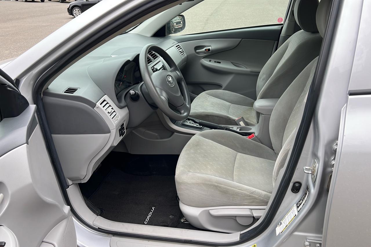2010 Toyota Corolla /S/LE/XLE Base Photo