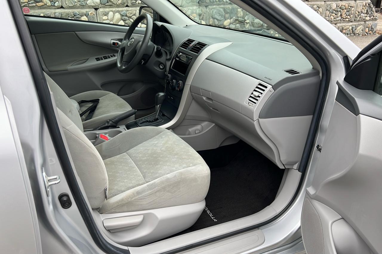 2010 Toyota Corolla /S/LE/XLE Base Photo