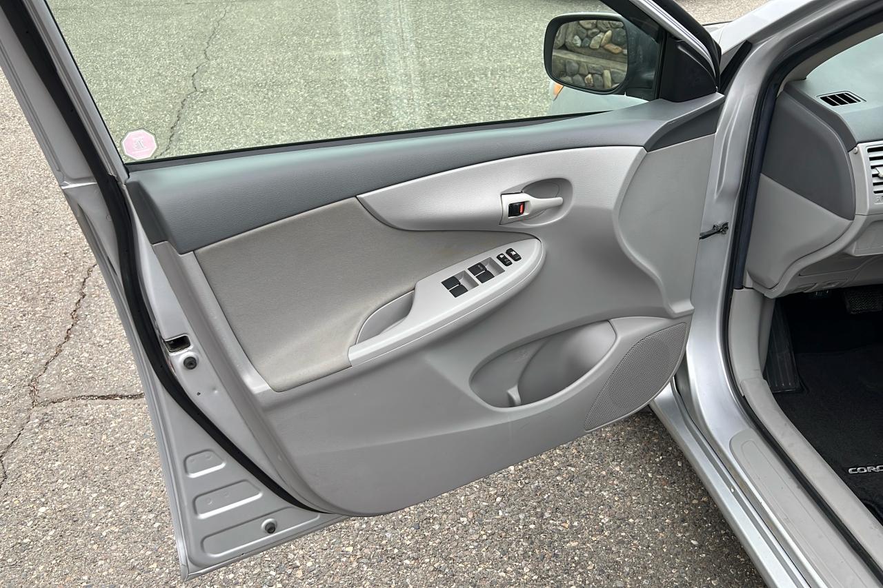 2010 Toyota Corolla /S/LE/XLE Base Photo