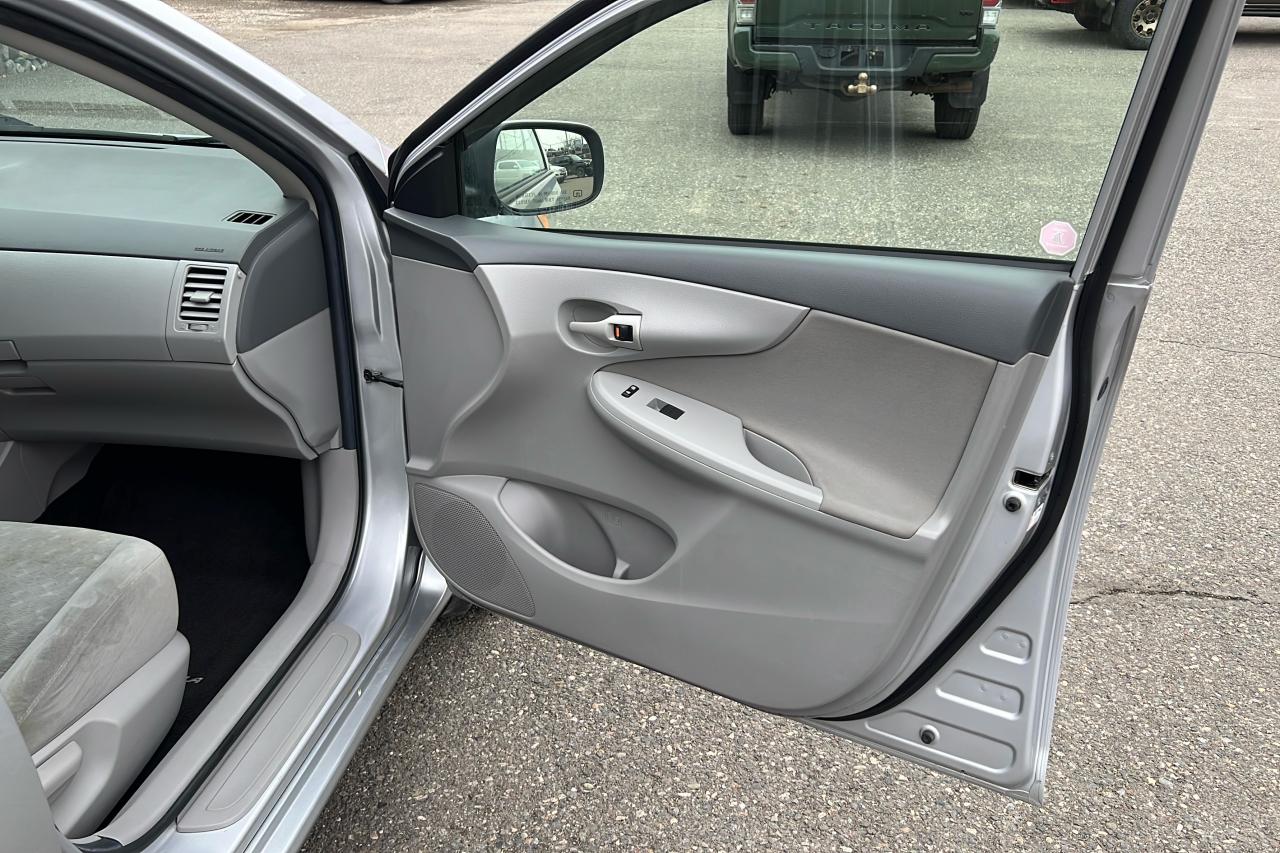 2010 Toyota Corolla /S/LE/XLE Base Photo