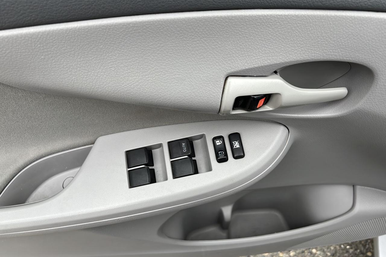 2010 Toyota Corolla /S/LE/XLE Base Photo