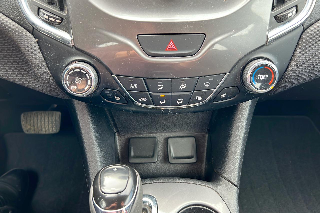 2018 Chevrolet Cruze LT Photo