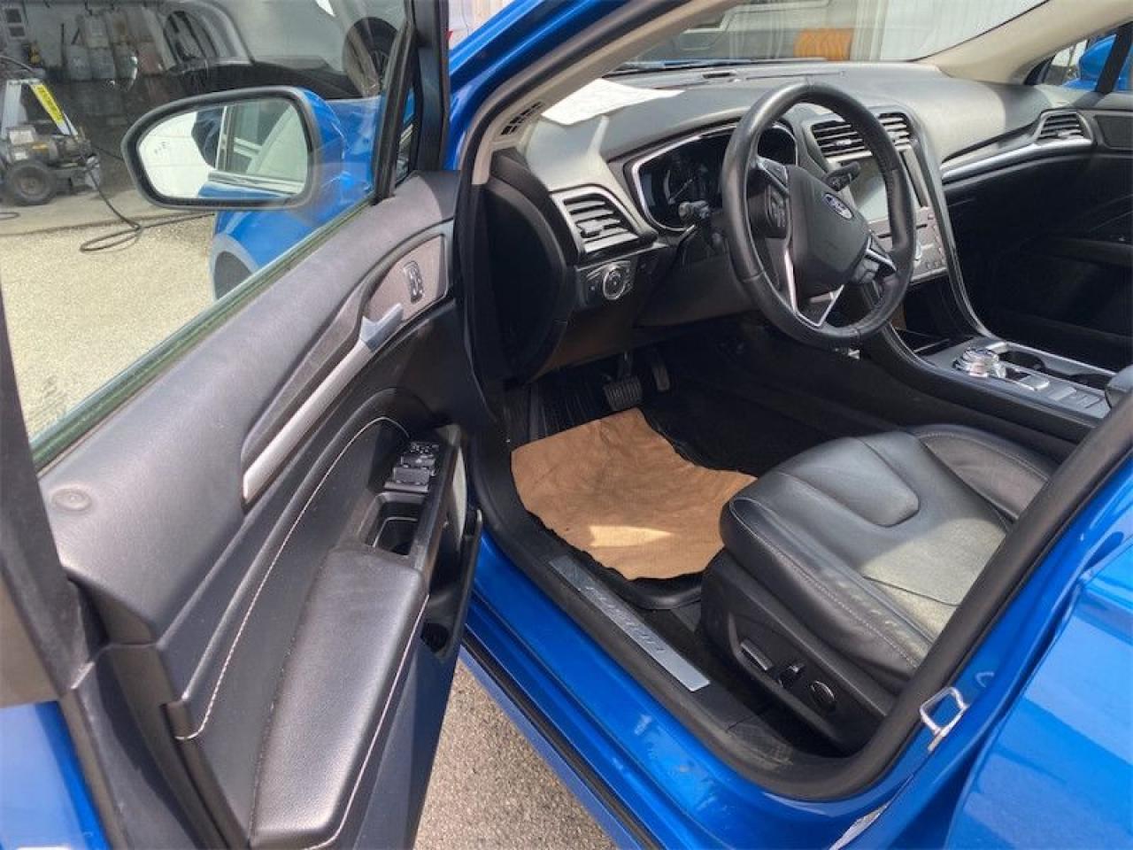 2020 Ford Fusion Hybrid Titanium  - Leather Seats Photo5