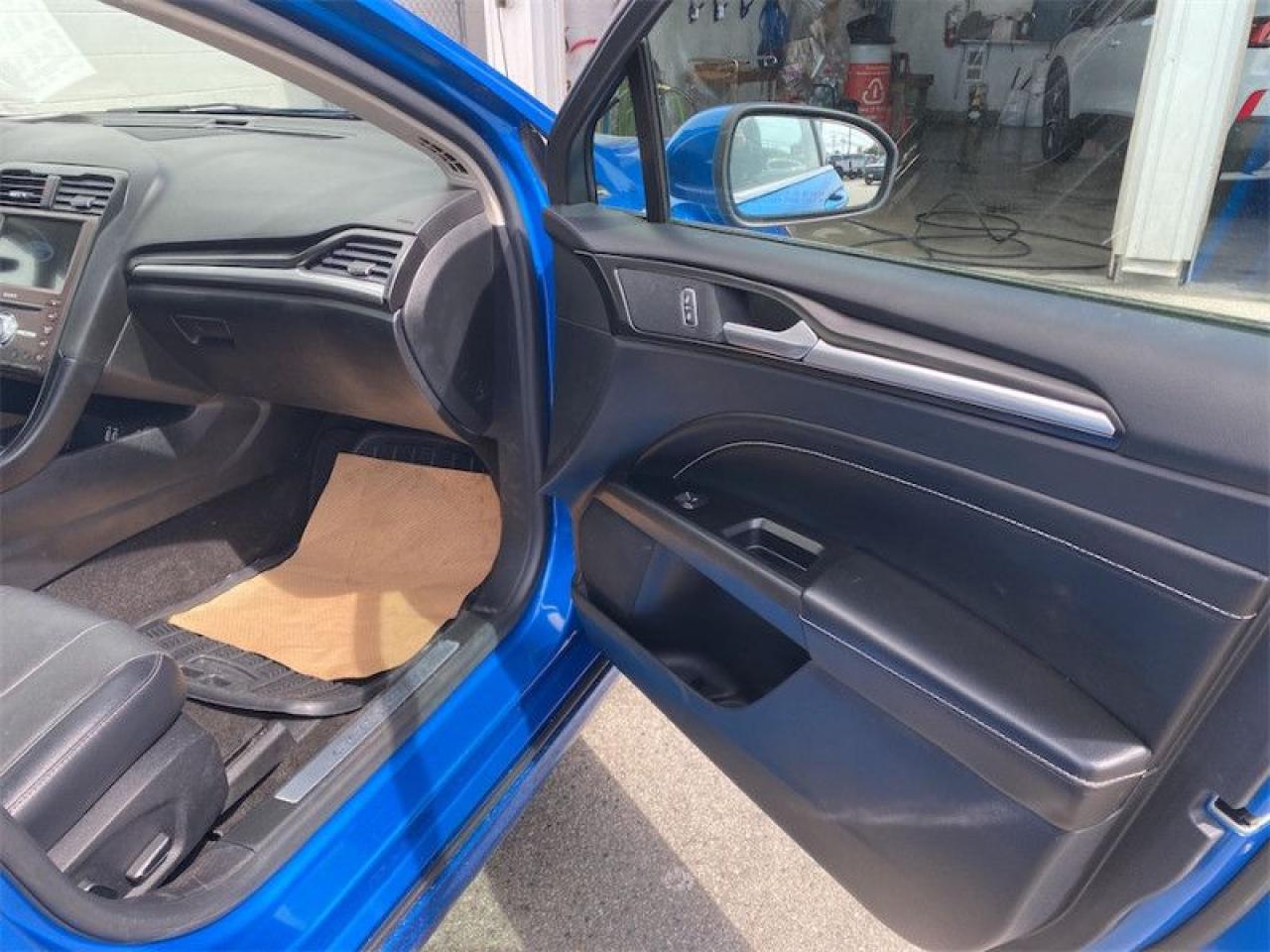 2020 Ford Fusion Hybrid Titanium  - Leather Seats Photo5