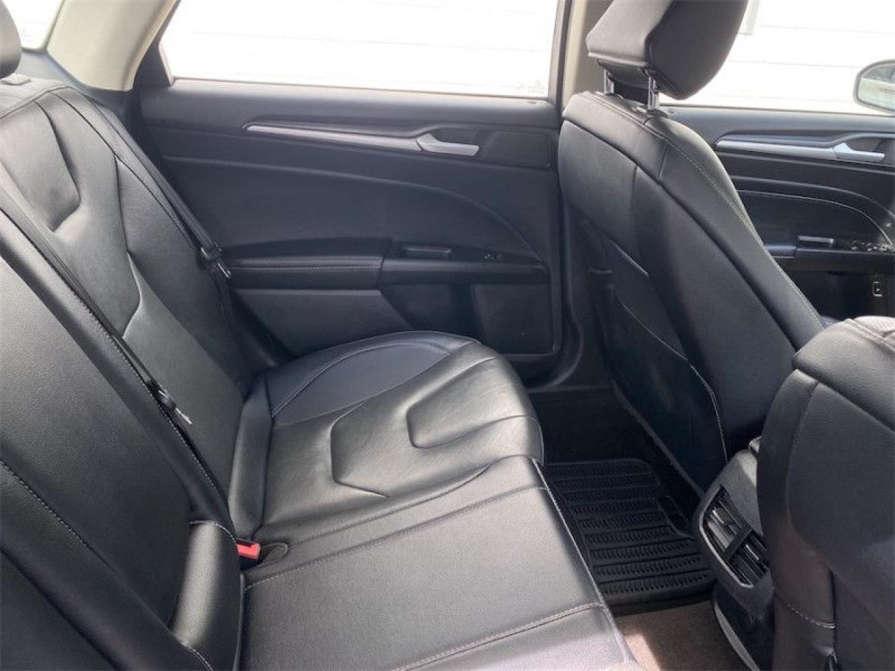 2020 Ford Fusion Hybrid Titanium  - Leather Seats Photo5