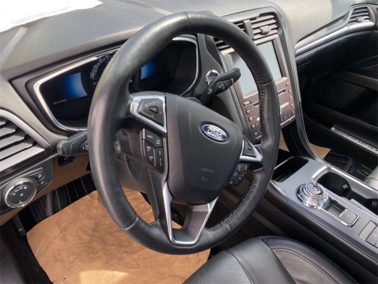2020 Ford Fusion Hybrid Titanium  - Leather Seats Photo5