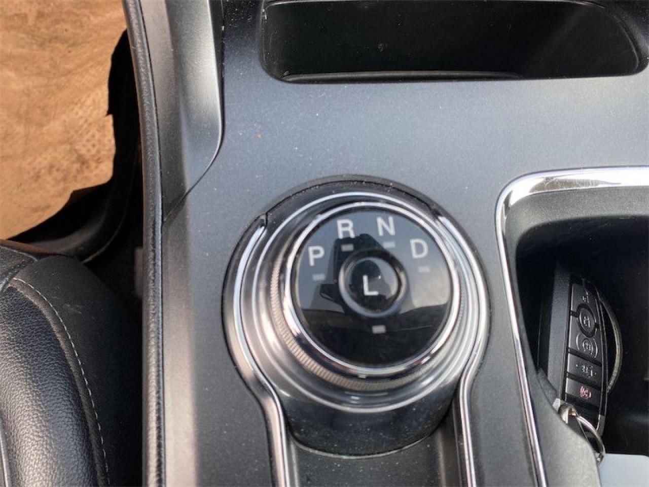 2020 Ford Fusion Hybrid Titanium  - Leather Seats Photo5