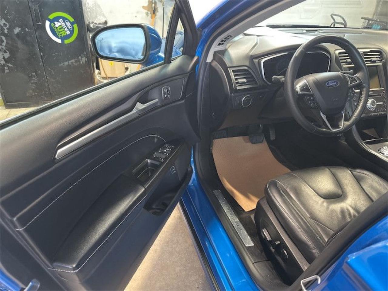 2020 Ford Fusion Hybrid Titanium  - Leather Seats Photo5