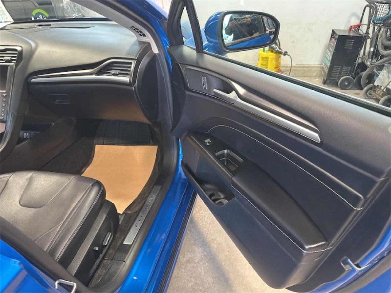 2020 Ford Fusion Hybrid Titanium  - Leather Seats Photo5
