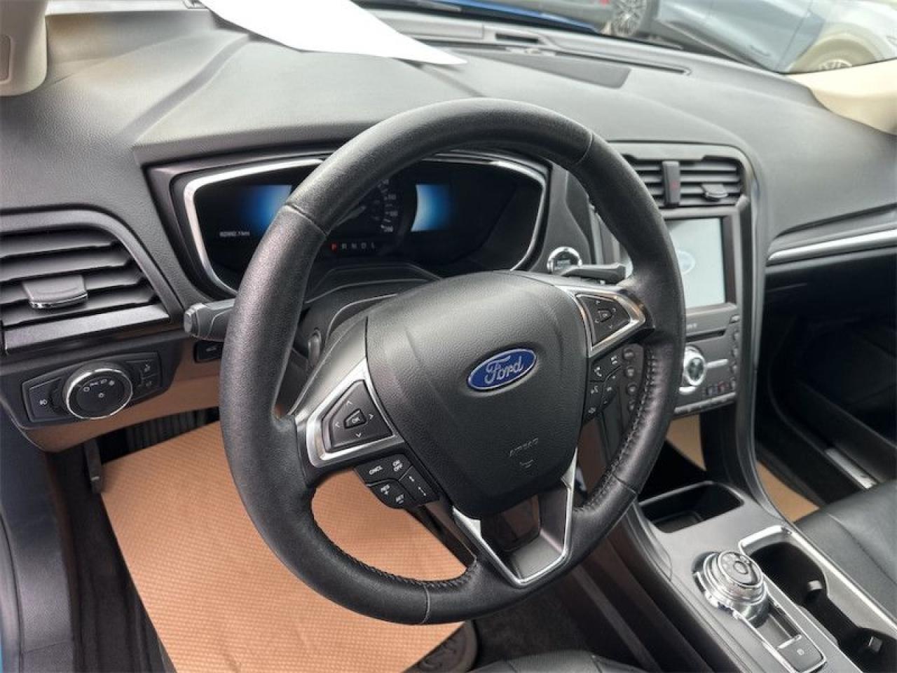 2020 Ford Fusion Hybrid Titanium  - Leather Seats Photo5