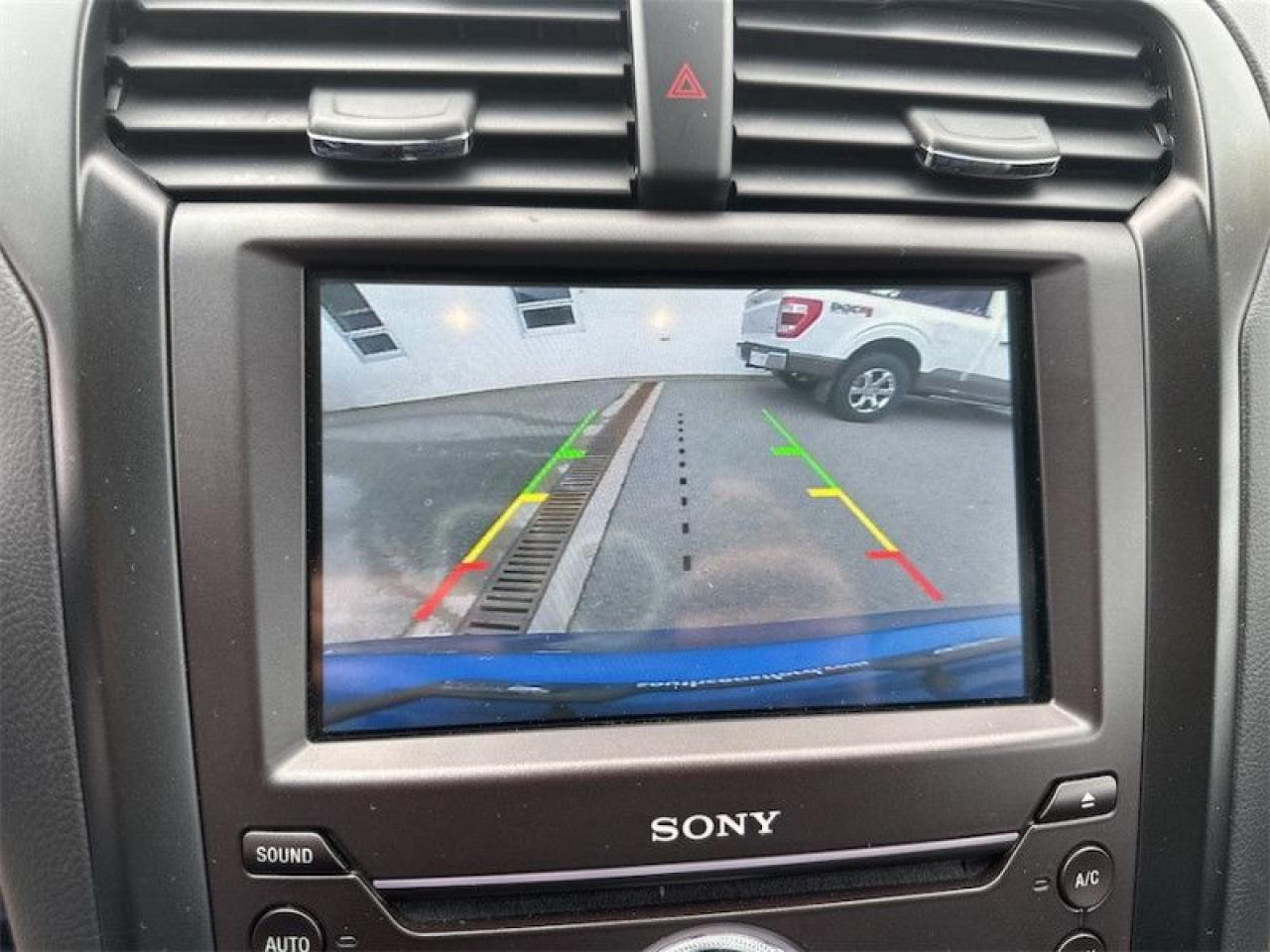 2020 Ford Fusion Hybrid Titanium  - Leather Seats Photo5