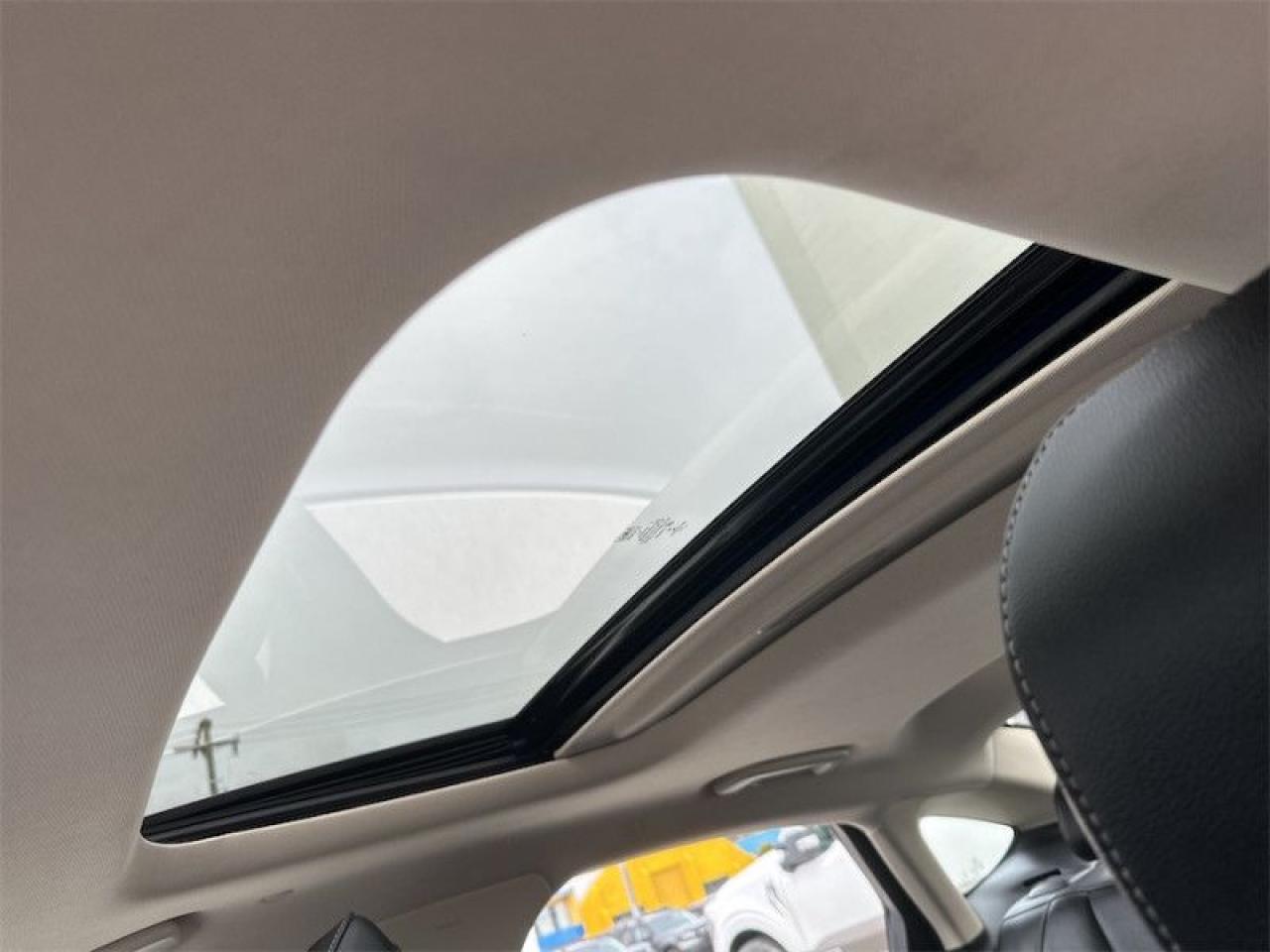 2020 Ford Fusion Hybrid Titanium  - Leather Seats Photo5