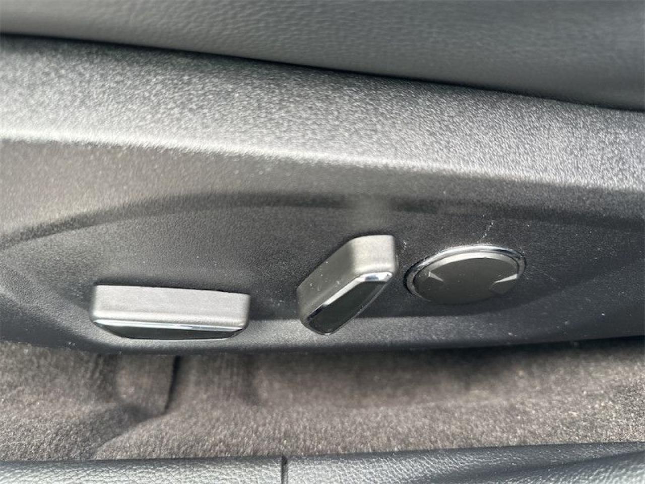 2020 Ford Fusion Hybrid Titanium  - Leather Seats Photo5