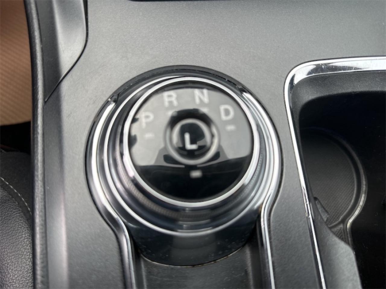 2020 Ford Fusion Hybrid Titanium  - Leather Seats Photo5