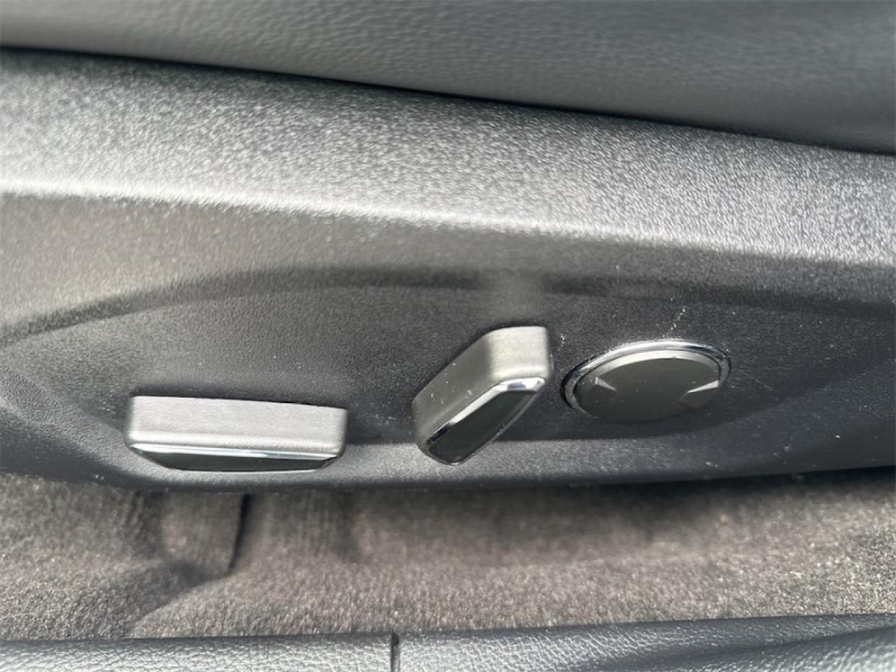 2020 Ford Fusion Hybrid Titanium  - Leather Seats Photo5