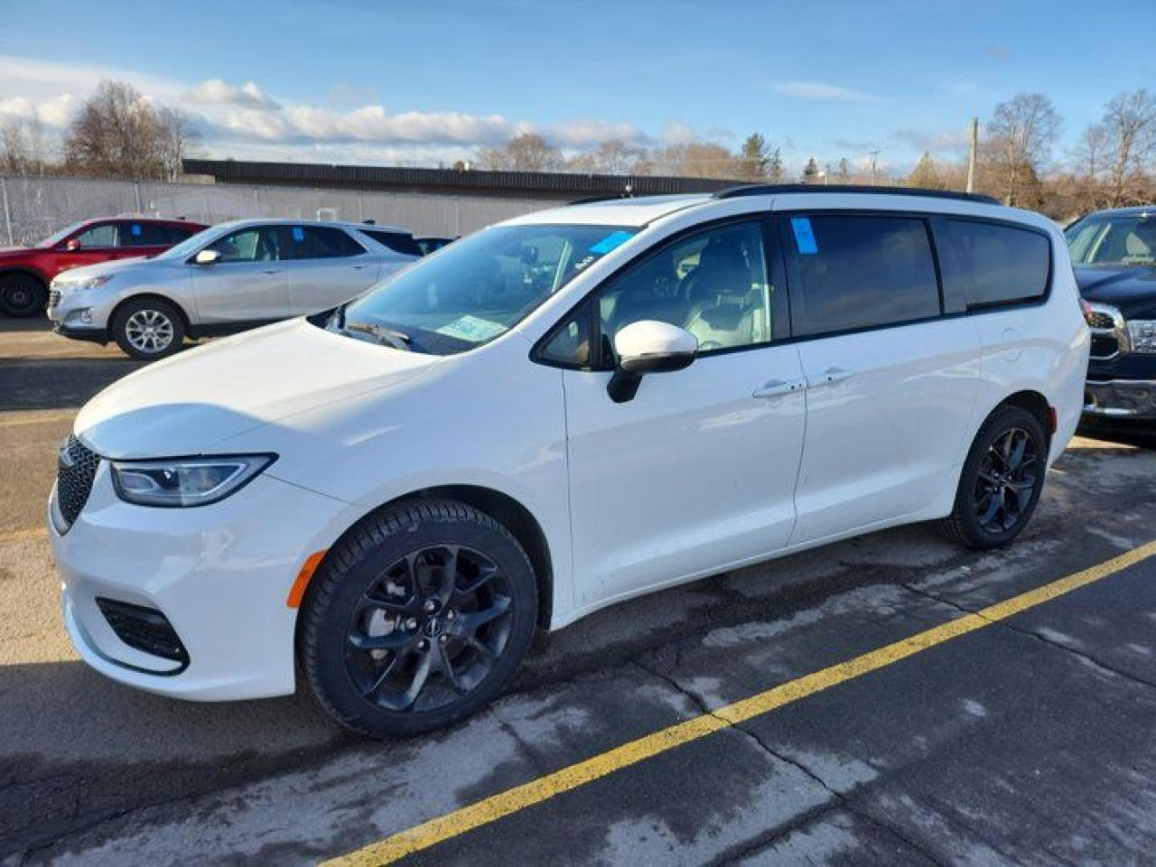 Used 2023 Chrysler Pacifica Touring L | AWD | S-Pkg | Leather | Panoramic Sunroof | Heated Steering + Seats | and More ! for sale in Guelph, ON