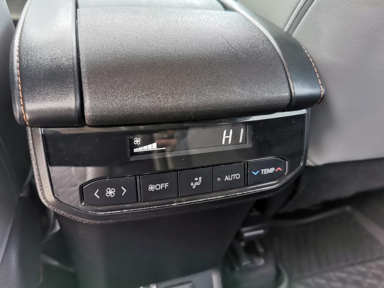 2023 Toyota Highlander HYBRID AWD - Photo #18